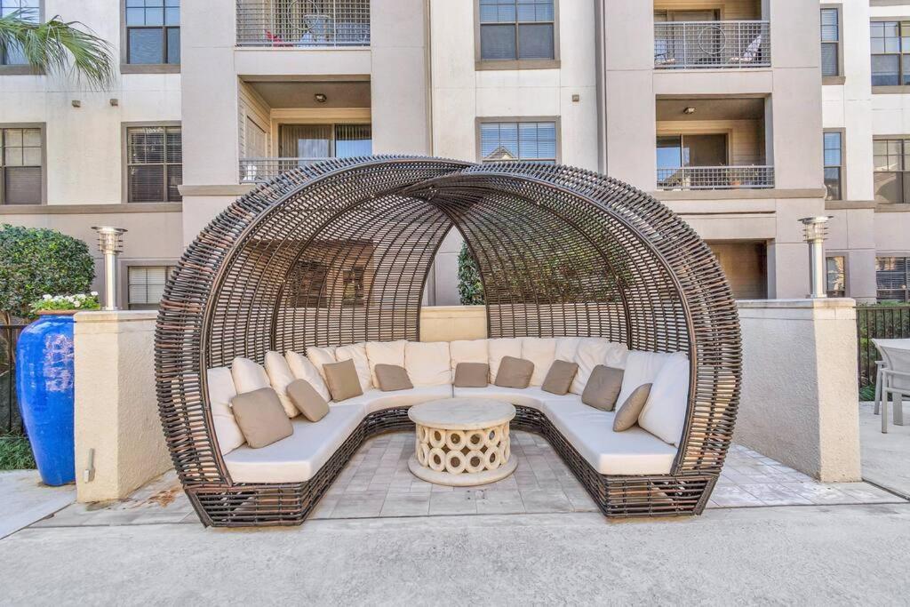 The Royal Suite Houston Exterior photo